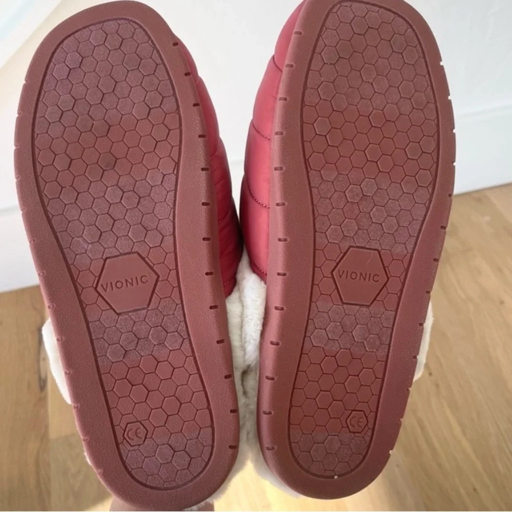 Vionic Josephine Faux Fur Quilted Dusty Cedar Red Puffer Slippers Size 10 - Picture 10 of 11